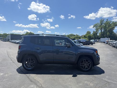 Used 2021 Jeep Renegade Latitude AWD/4WD image 9