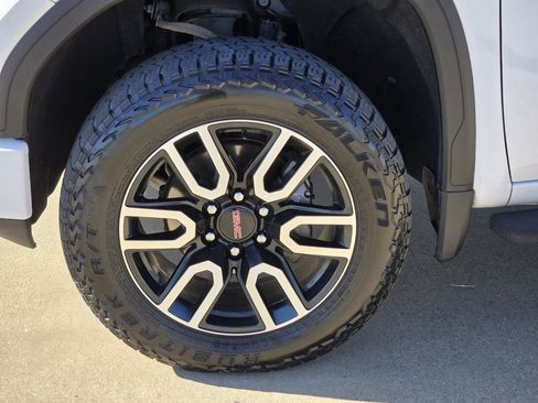 Used 2022 GMC Sierra 1500 AT4 w/ AT4 Premium Package image 10