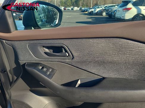 Used 2023 Nissan Rogue S image 15