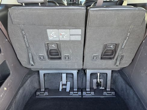 Used 2024 Kia Carnival LX image 15