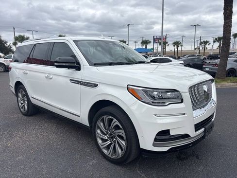 Used 2023 Lincoln Navigator Reserve image 8