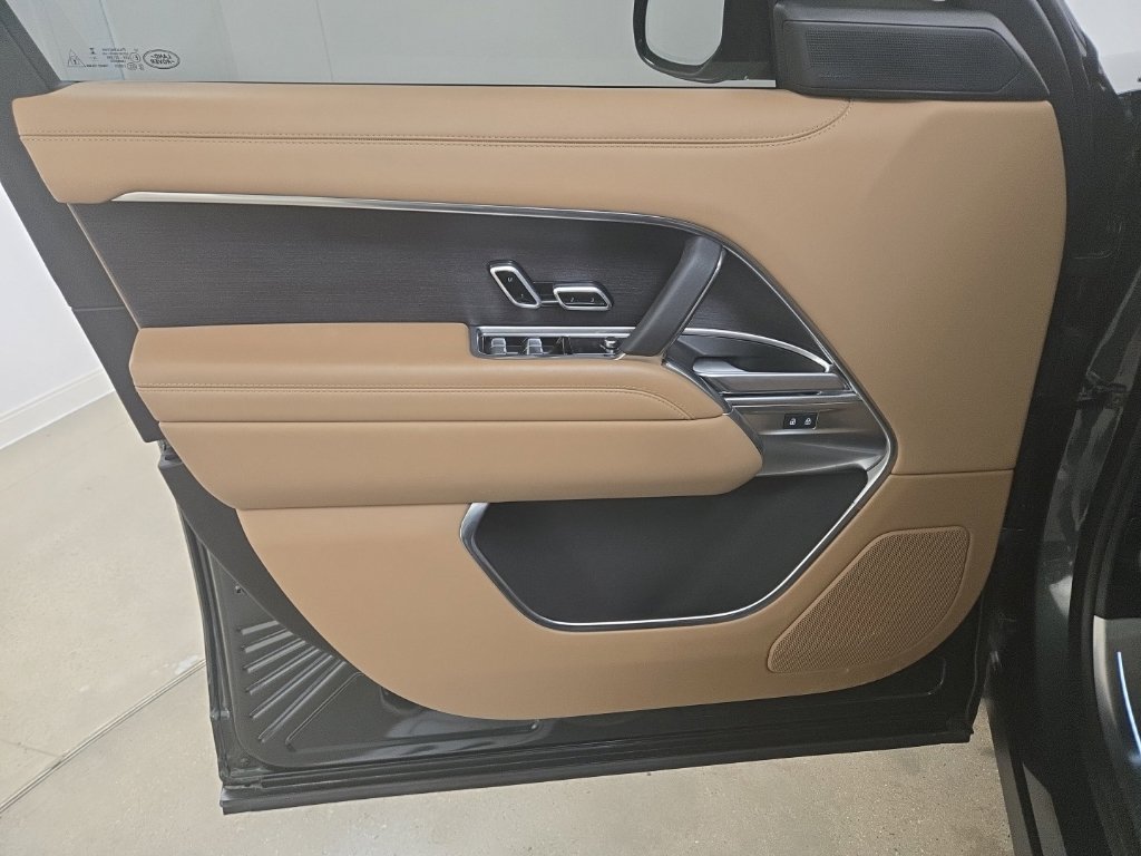 Certified 2025 Land Rover Range Rover SE AWD/4WD image 20