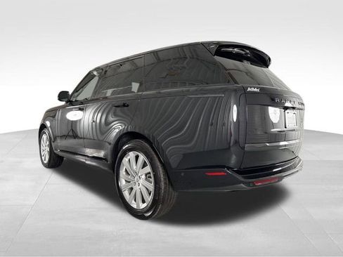 Used 2025 Land Rover Range Rover SE image 11