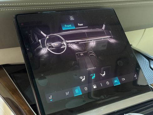 New 2026 Cadillac Escalade ESV Platinum Sport w/ LPO, ONYX Package image 39