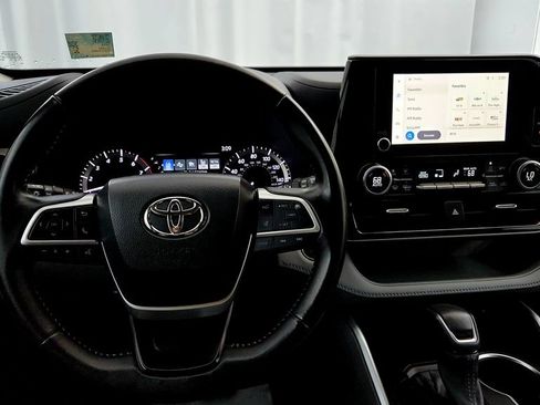 Used 2023 Toyota Highlander LE AWD/4WD image 28