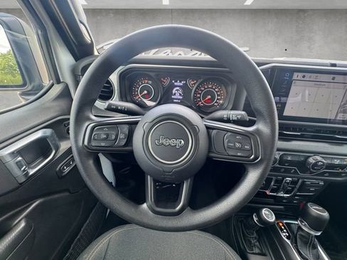 Used 2024 Jeep Gladiator Sport AWD/4WD image 21