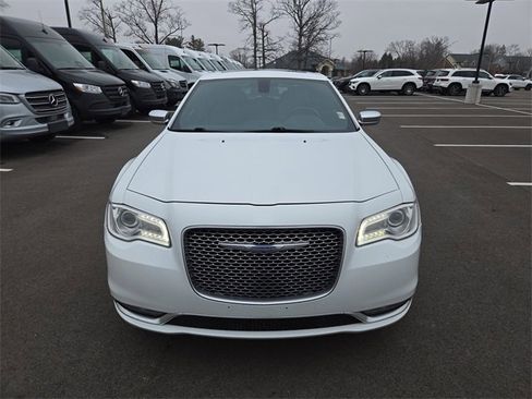 Used 2017 Chrysler 300 C Platinum image 8
