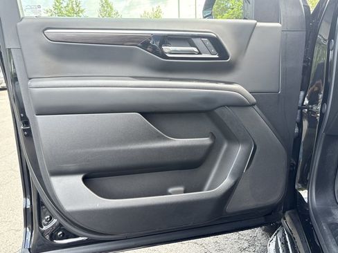 Used 2025 Chevrolet Tahoe LS AWD/4WD image 10
