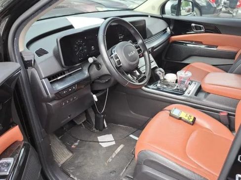 Used 2023 Kia Carnival SX Prestige FWD image 2