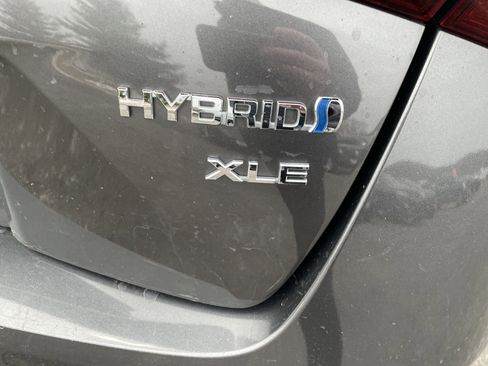 Used 2019 Toyota Prius XLE image 5