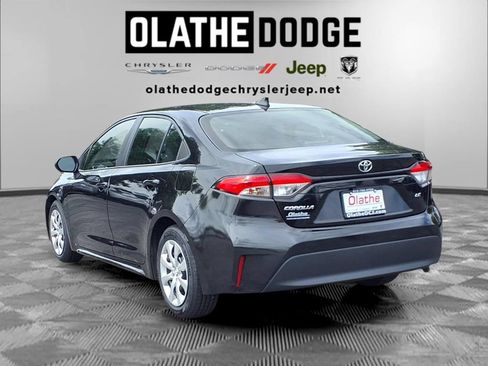 Used 2025 Toyota Corolla LE FWD image 5