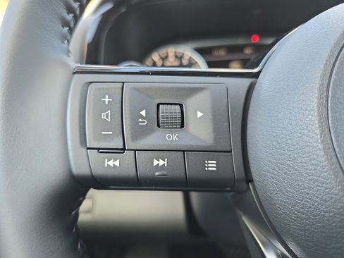 New 2025 Nissan Pathfinder SL image 18