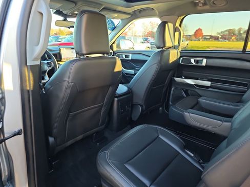 Used 2023 Ford Explorer XLT w/ Equipment Group 202A image 31