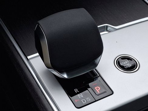 New 2025 Land Rover Range Rover SE image 14