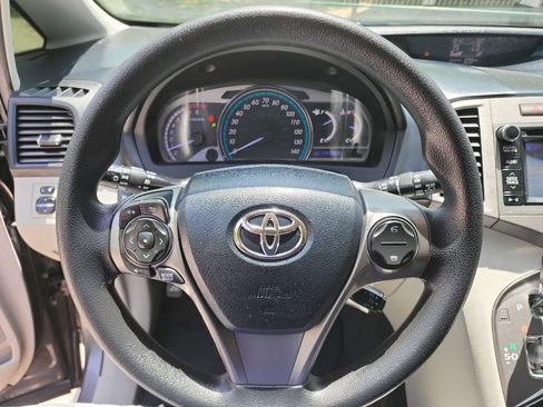 Used 2014 Toyota Venza LE AWD/4WD image 16