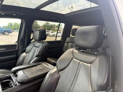 Used 2022 Jeep Wagoneer Series III w/ Premium Group I AWD/4WD image 18