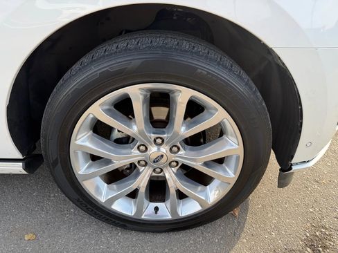 Used 2018 Ford Expedition Platinum image 18