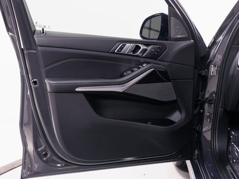 Used 2025 BMW X7 xDrive40i w/ Executive Package image 5