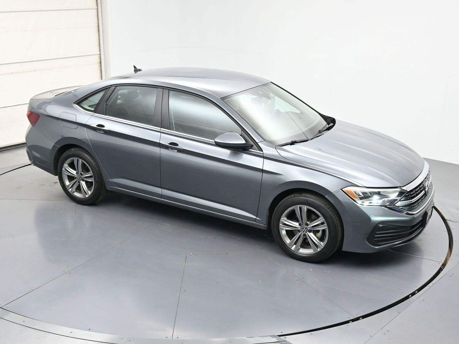Certified 2023 Volkswagen Jetta SE FWD image 31