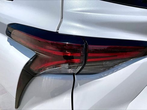Used 2022 Toyota Sienna XLE FWD image 29