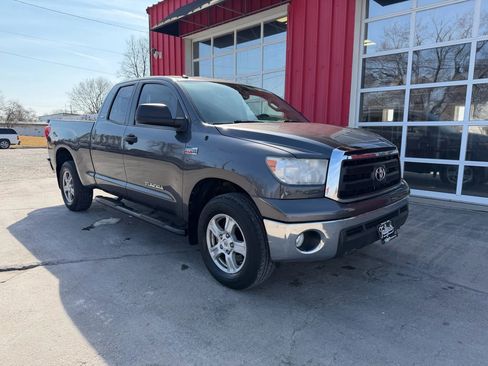 Used 2011 Toyota Tundra 4x4 Double Cab w/ SR5 Pkg image 2