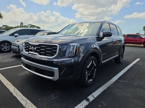 Certified 2025 Kia Telluride S FWD image 6