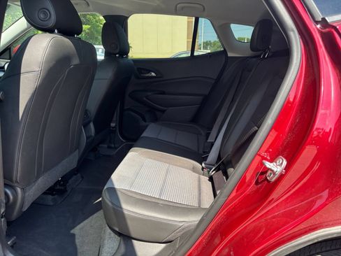 Used 2025 Chevrolet Trax LT w/ LT Convenience Package FWD image 20
