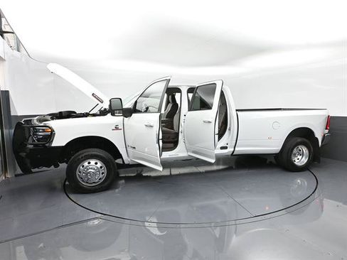 Used 2026 RAM 3500 Laramie w/ Towing Technology Group AWD/4WD image 49