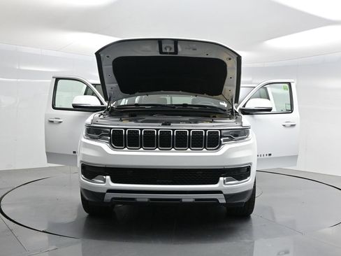 Used 2022 Jeep Wagoneer Series III w/ Premium Group I image 48