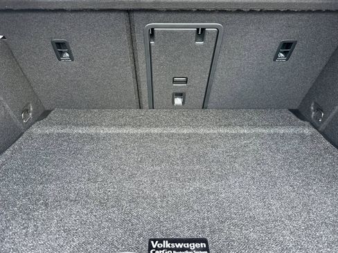 Used 2022 Volkswagen Golf R image 33