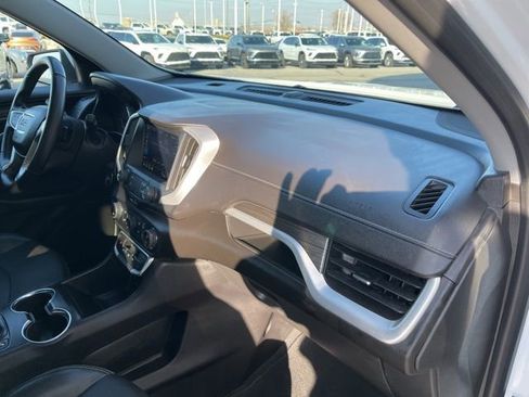 Used 2024 GMC Terrain SLT image 18