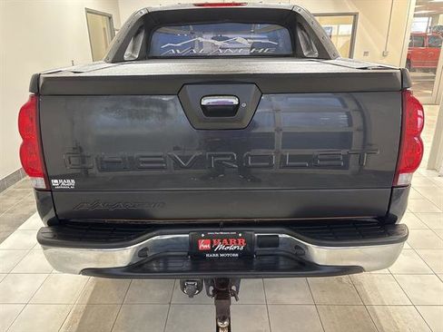 Used 2005 Chevrolet Avalanche LS image 3