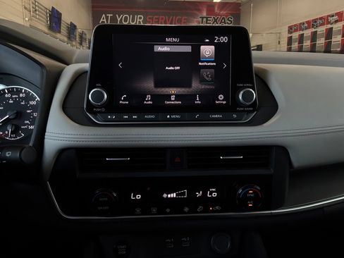 Used 2025 Nissan Rogue SV FWD image 27