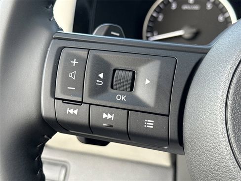 New 2025 Nissan Pathfinder SV w/ Black Appearance Package image 39