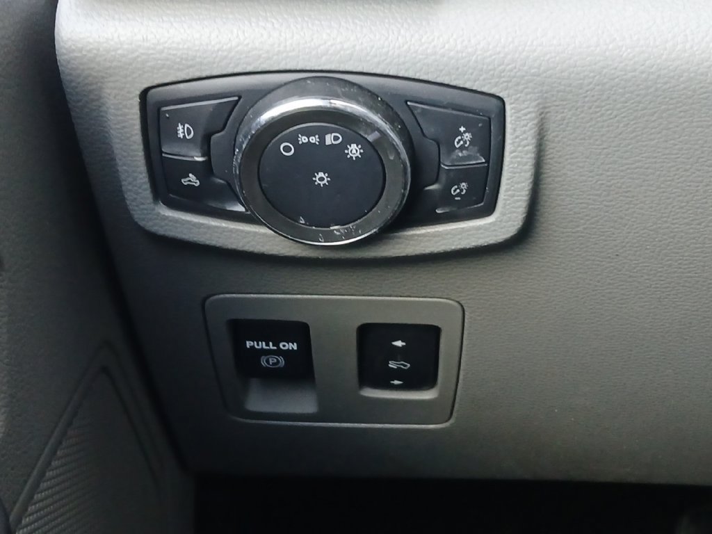 Used 2020 Ford F150 XLT w/ Equipment Group 302A Luxury AWD/4WD image 12
