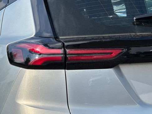 Used 2023 Chevrolet Bolt EUV LT w/ Comfort Package image 43