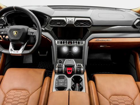 Used 2022 Lamborghini Urus image 11