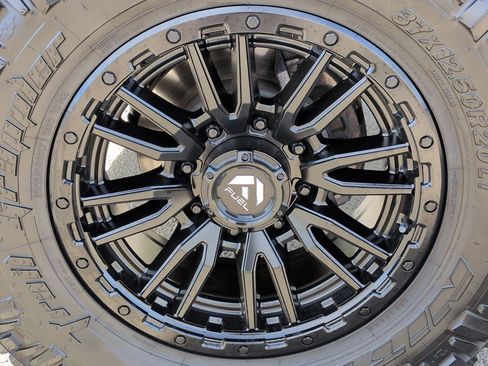 Used 2024 GMC Sierra 2500 AT4 w/ AT4 Premium Plus Package AWD/4WD image 13