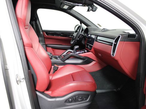 Used 2022 Porsche Cayenne Premium Pkg image 16