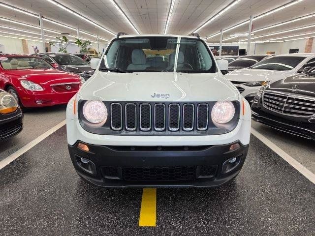 Used 2016 Jeep Renegade Latitude FWD image 3