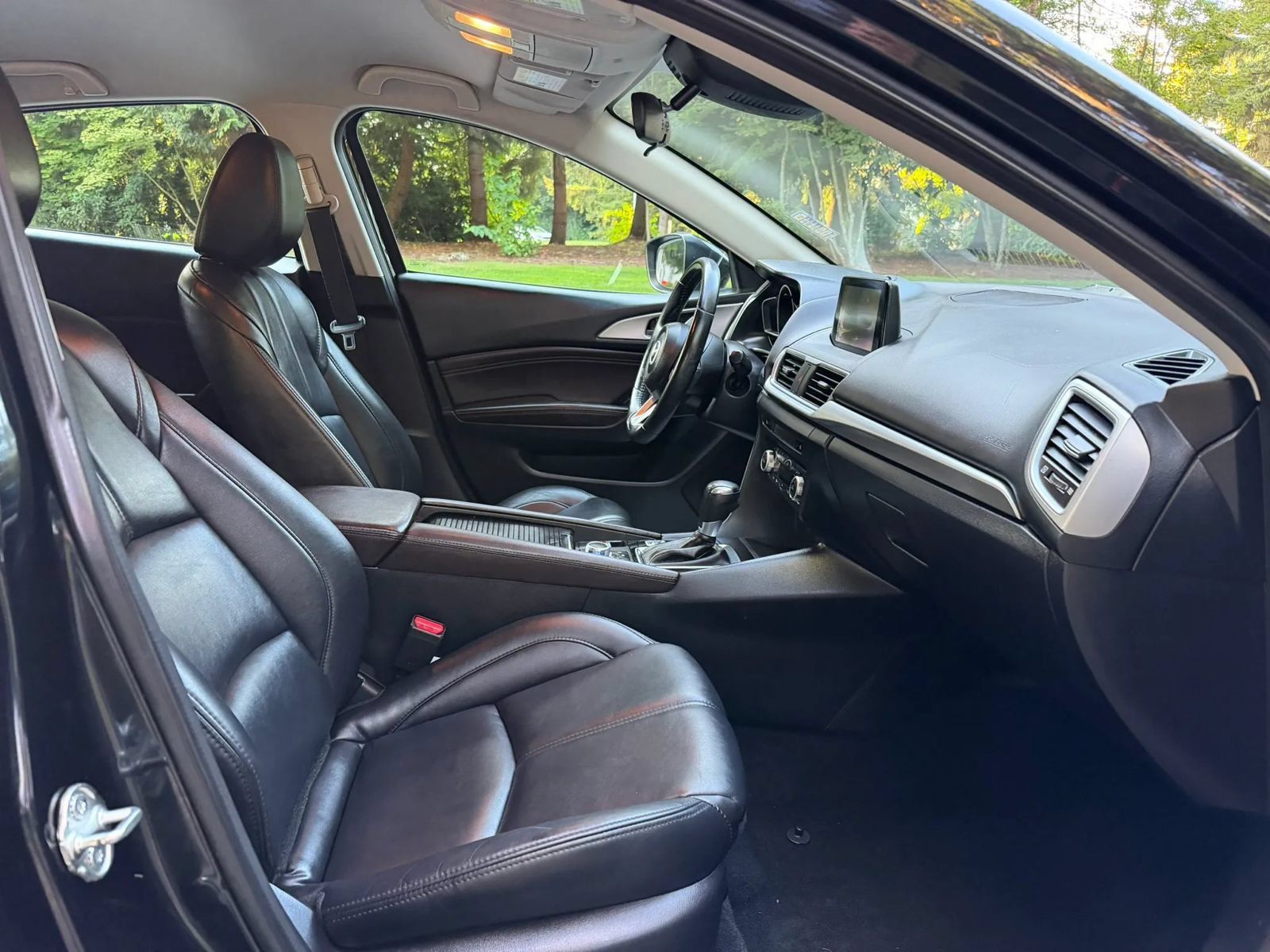 Used 2018 MAZDA MAZDA3 Touring FWD image 11
