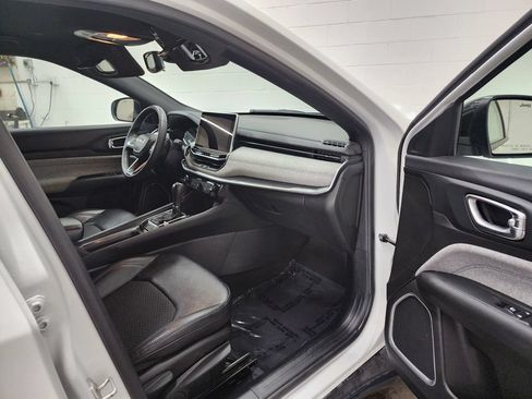 Used 2024 Jeep Compass Latitude AWD/4WD image 30
