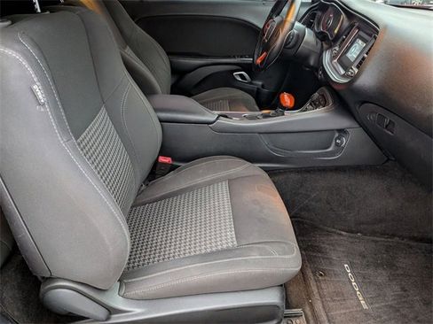 Used 2015 Dodge Challenger SXT image 24