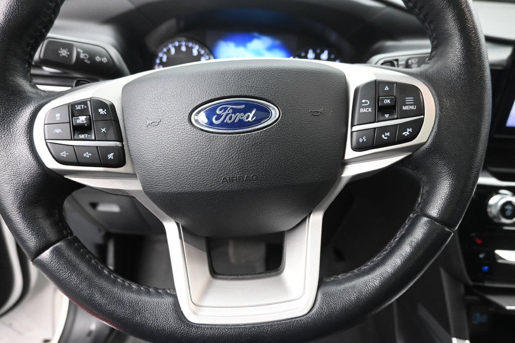 Used 2021 Ford Explorer Limited w/ Equipment Group 301A AWD/4WD image 21