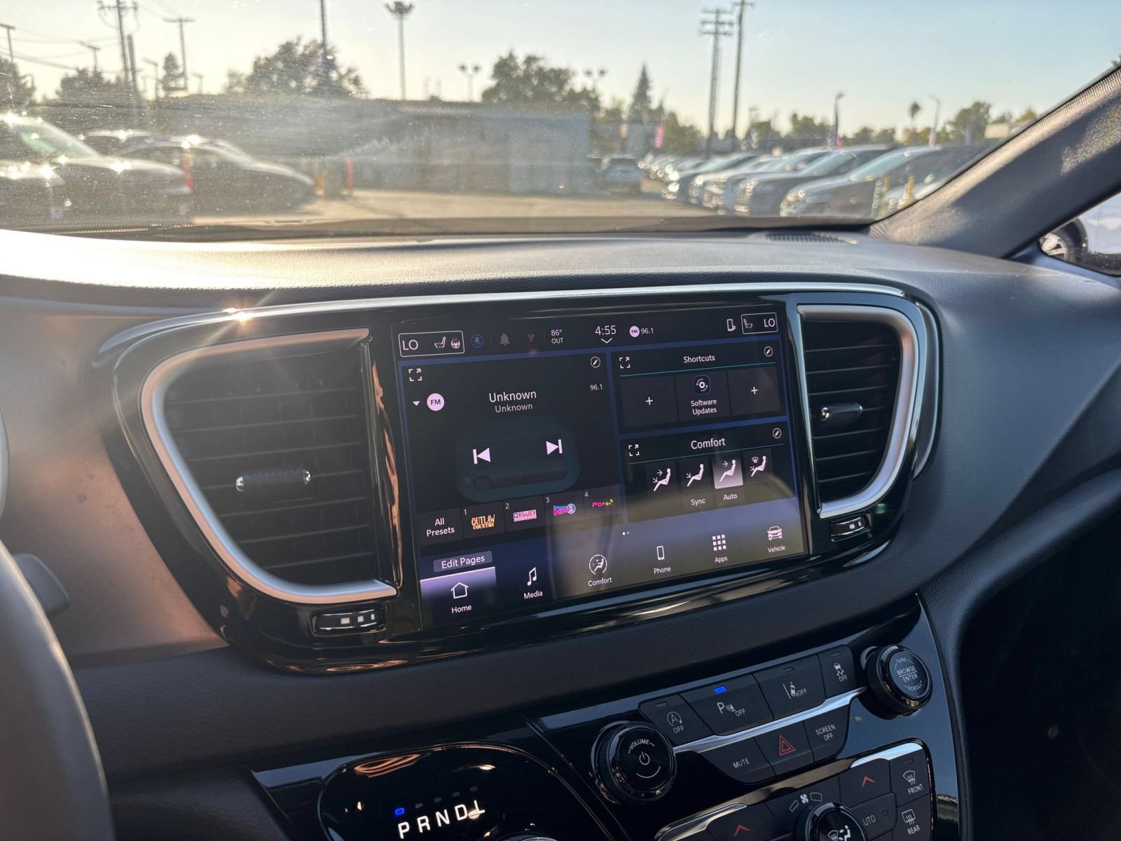 Used 2025 Chrysler Pacifica Select FWD image 19