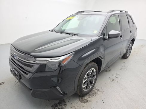 Used 2025 Subaru Forester Premium AWD/4WD image 5