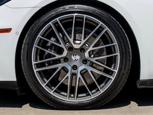 Certified 2025 Porsche Panamera 4 image 15