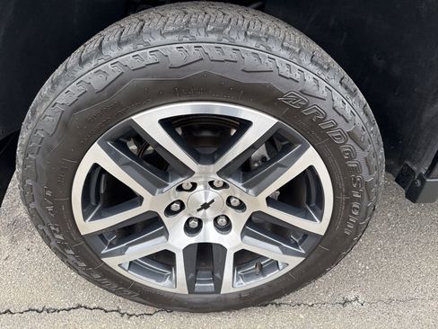 Used 2023 Chevrolet Colorado Z71 w/ Z71 Convenience Package 2 image 11