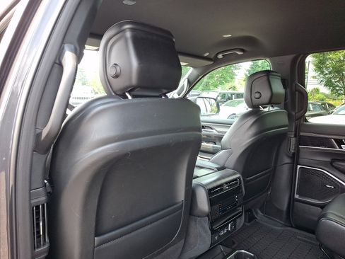 Used 2024 Jeep Wagoneer Series II AWD/4WD image 21