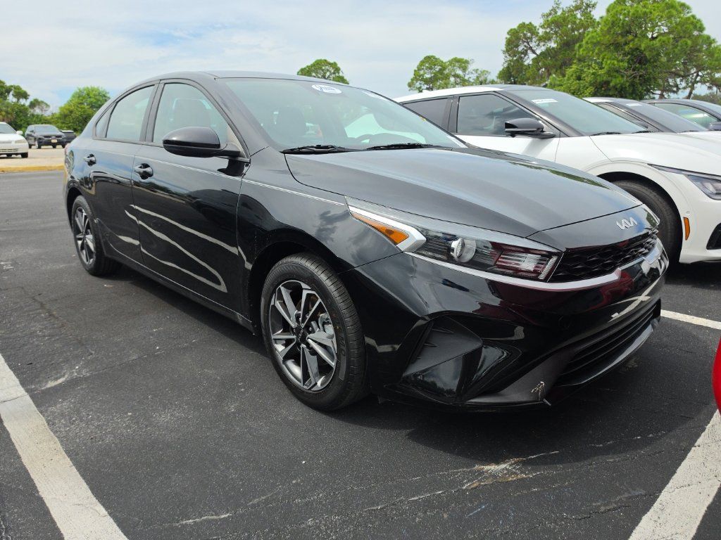 Certified 2024 Kia Forte LXS FWD image 2